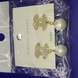Gold tone pierced earrings with faux stones and faux pearls nwt vintage look